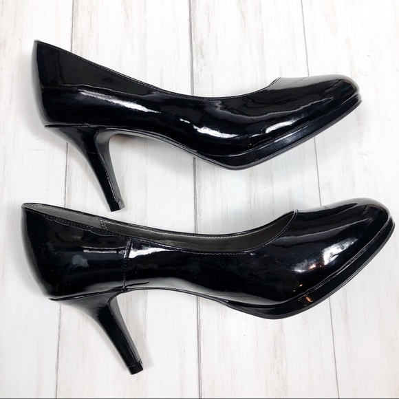 Kelly & Katie Faux Patent Pumps, size 7 Wide. - Picture 1 of 8